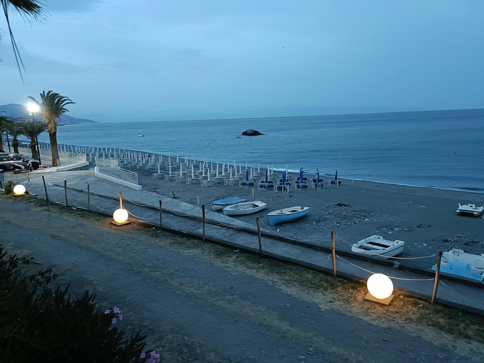 Casa Vacanze Margarita SantʼAlessio Siculo Extérieur photo